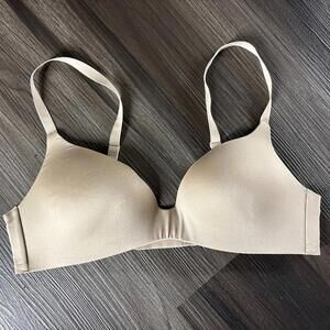 Uniqlo Women's Bra Size 34 36 A AA Beige No Wire Lightly Padded